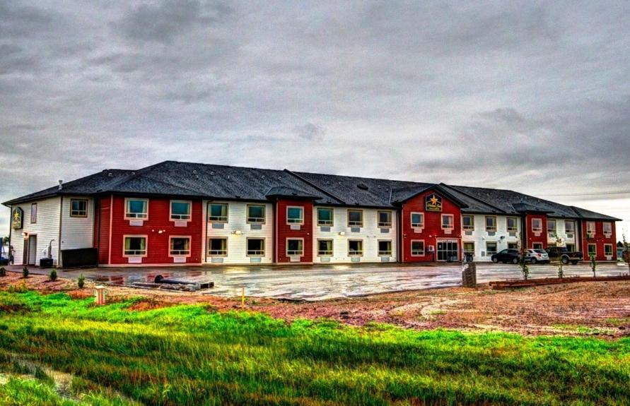 Western Star Inn & Suites Stoughton Exterior foto